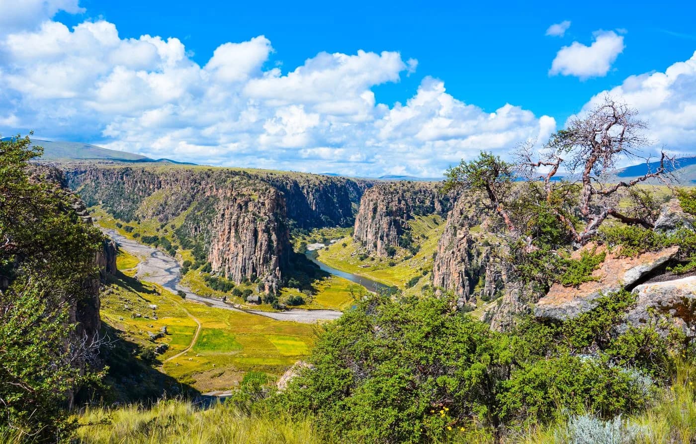Vista panorámica de los Tres Cañones de Suyckutambo