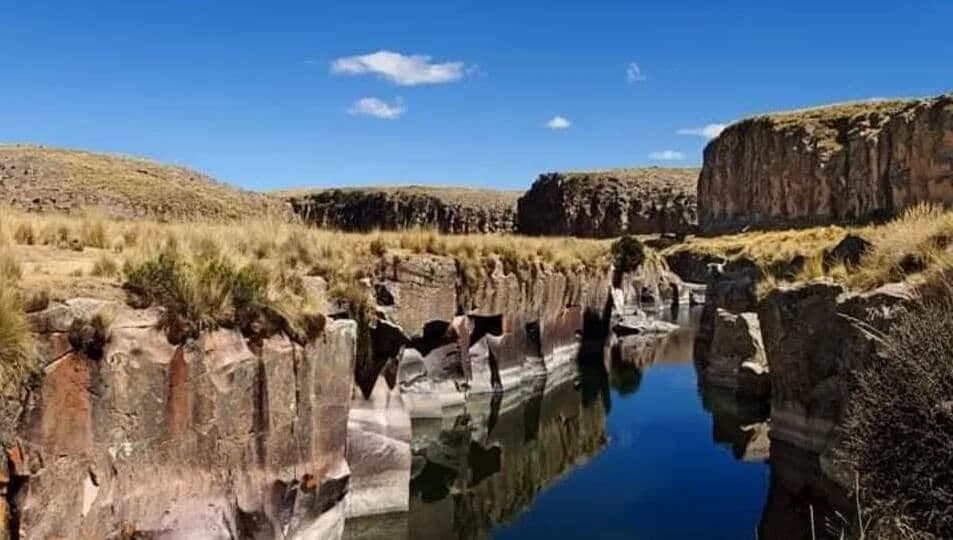 The Devil’s Throat, a volcanic rock narrows over the river in Suyckutambo